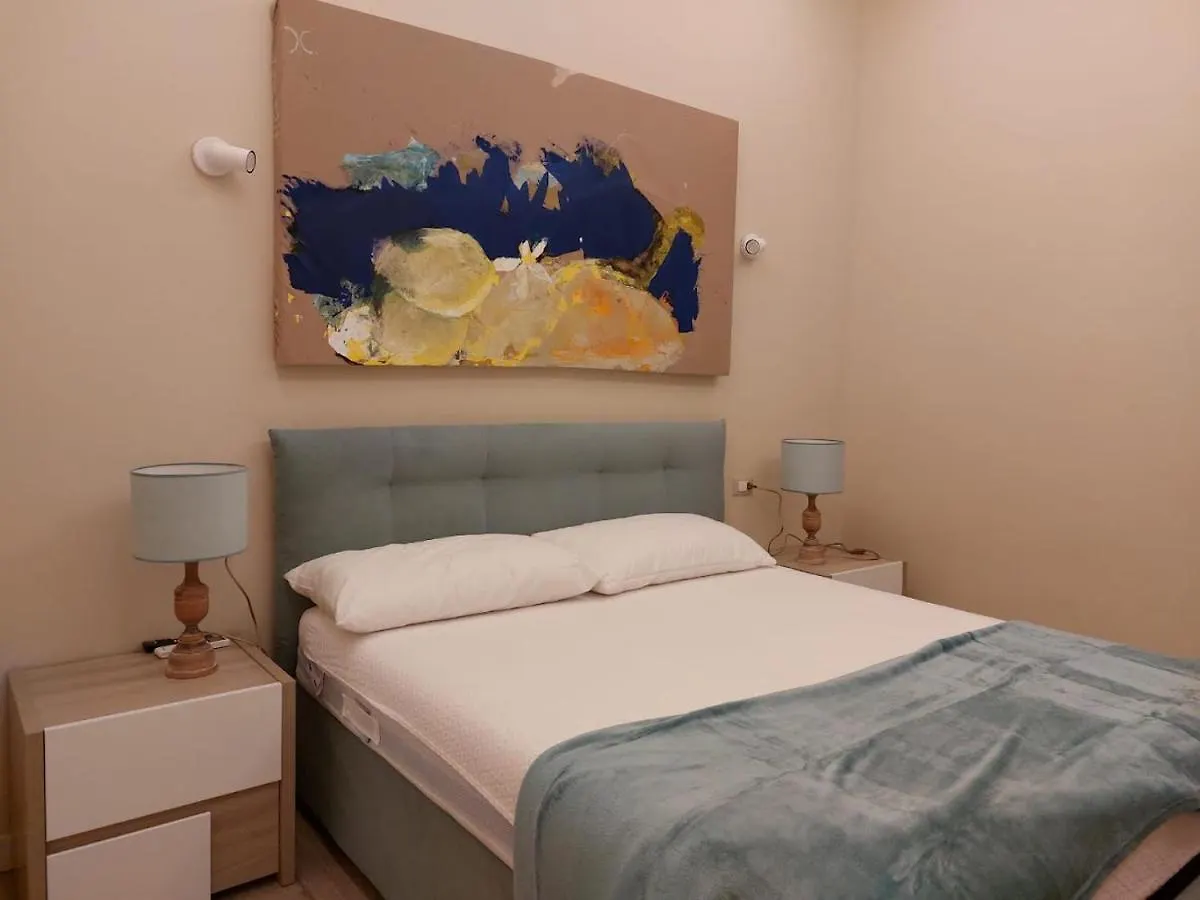 Mysuite Napoli 0*, Neapol